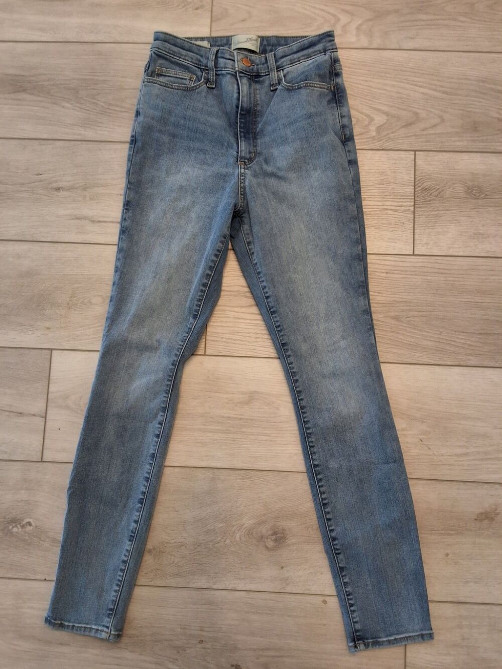 Universal Thread Size 6 / 28R Women's High Rise Skinny Medium Wash Blue Jeans